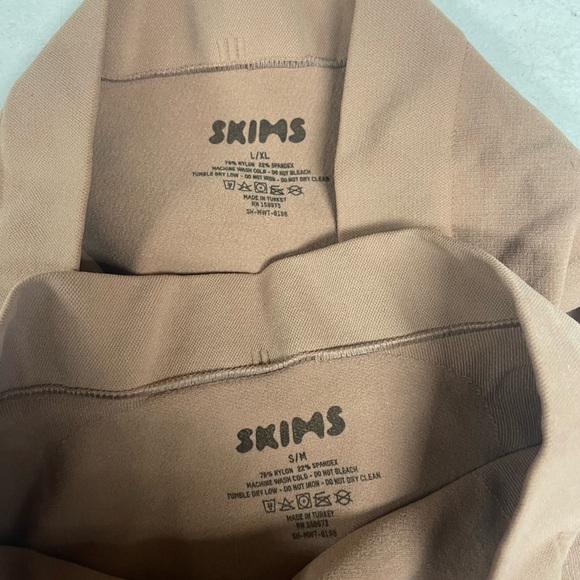 SKIMS - SCULPTING MID WAIST THONG - Picture 6 of 6